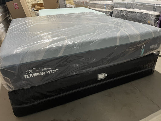 Tempur-Pedic LuxeAdapt 2.0 Medium Hybrid Queen Mattress - CLEARANCE ITEM