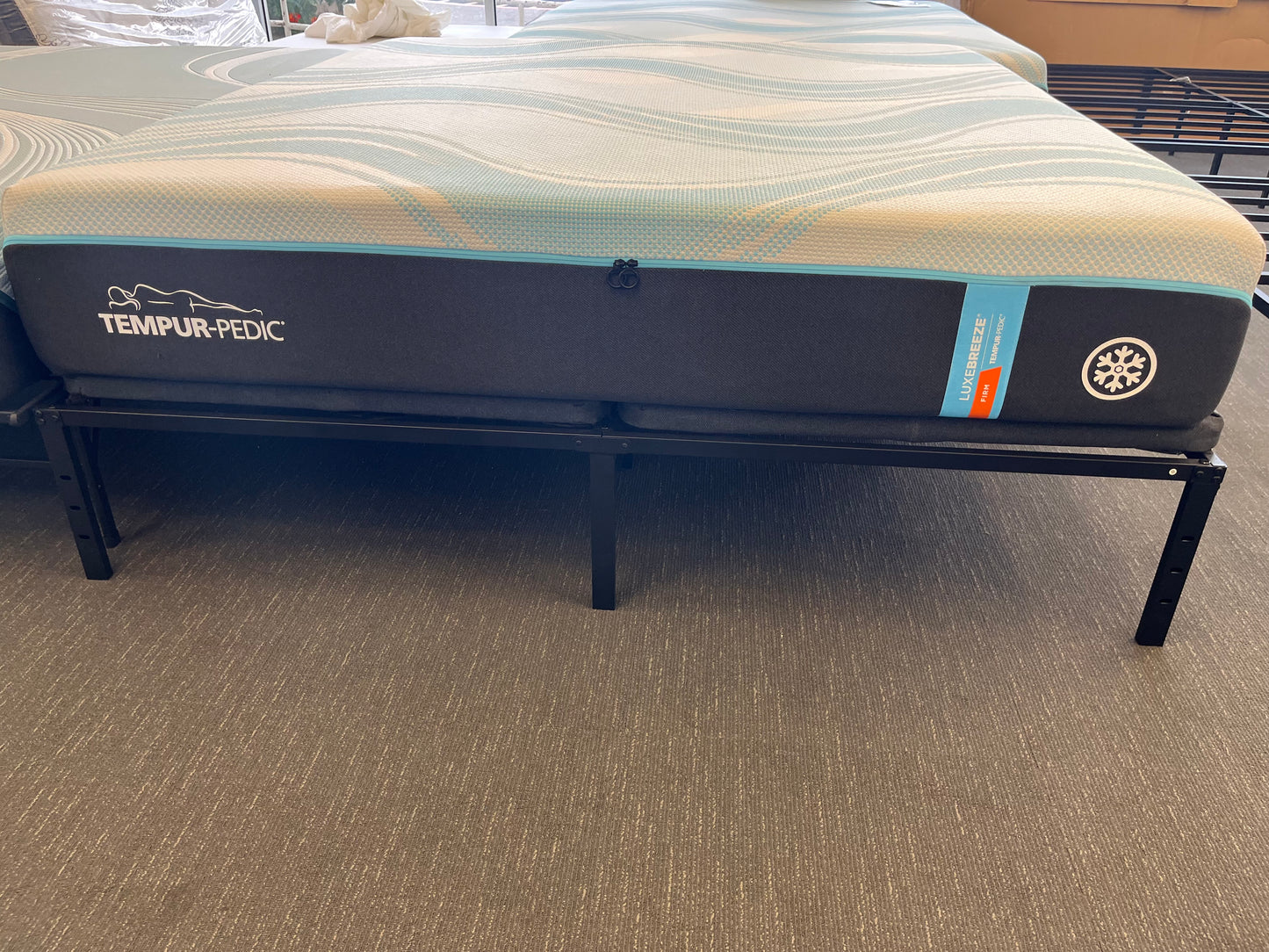 Tempur-Pedic LuxeBreeze Firm King 2.0 + BedTech BTX4 Adjustable Base – Cooling & Adjustable Comfort