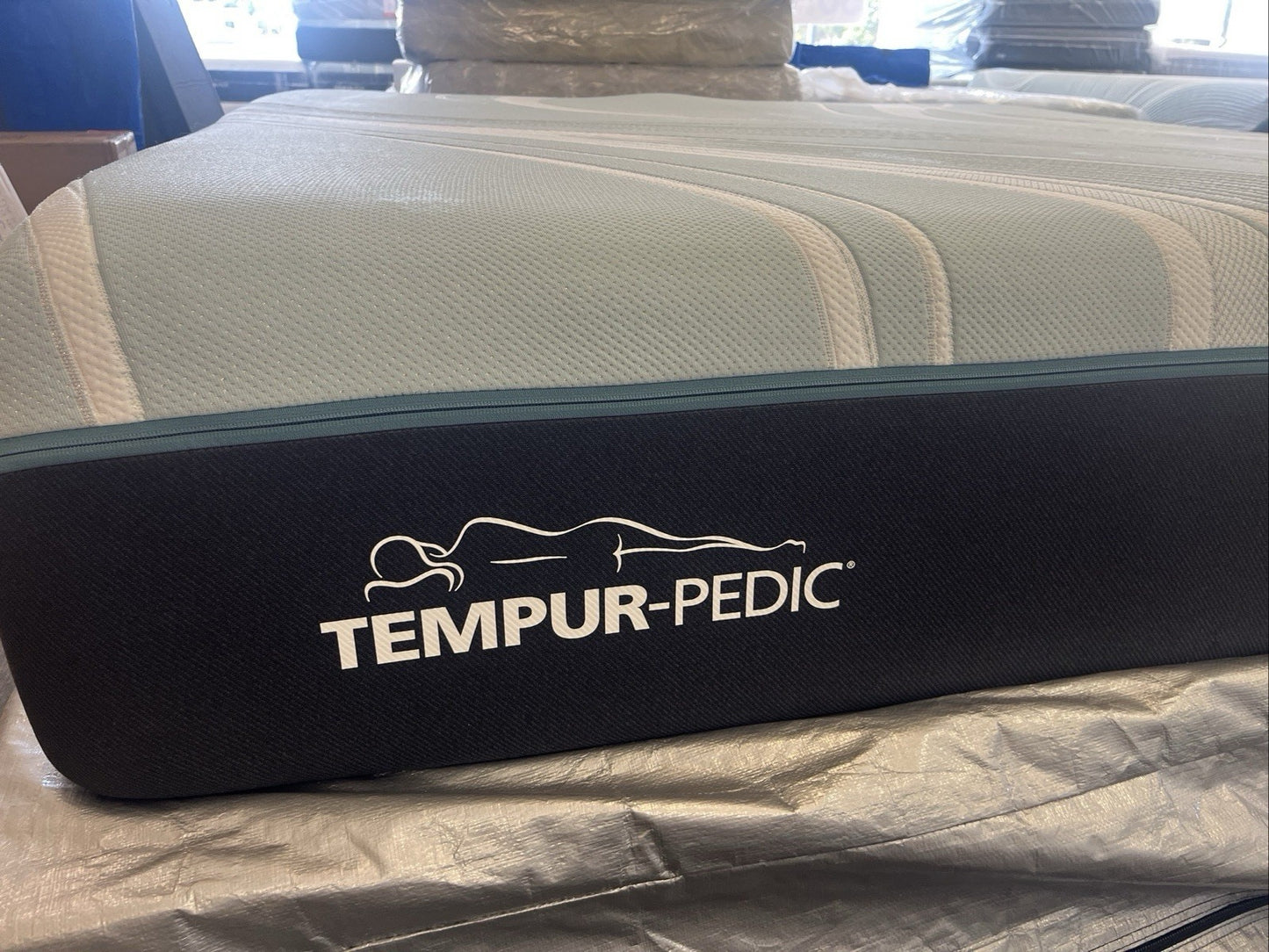 Tempur-Pedic LuxeAdapt 2.0 Medium Hybrid King Mattress CLEARANCE ITEM