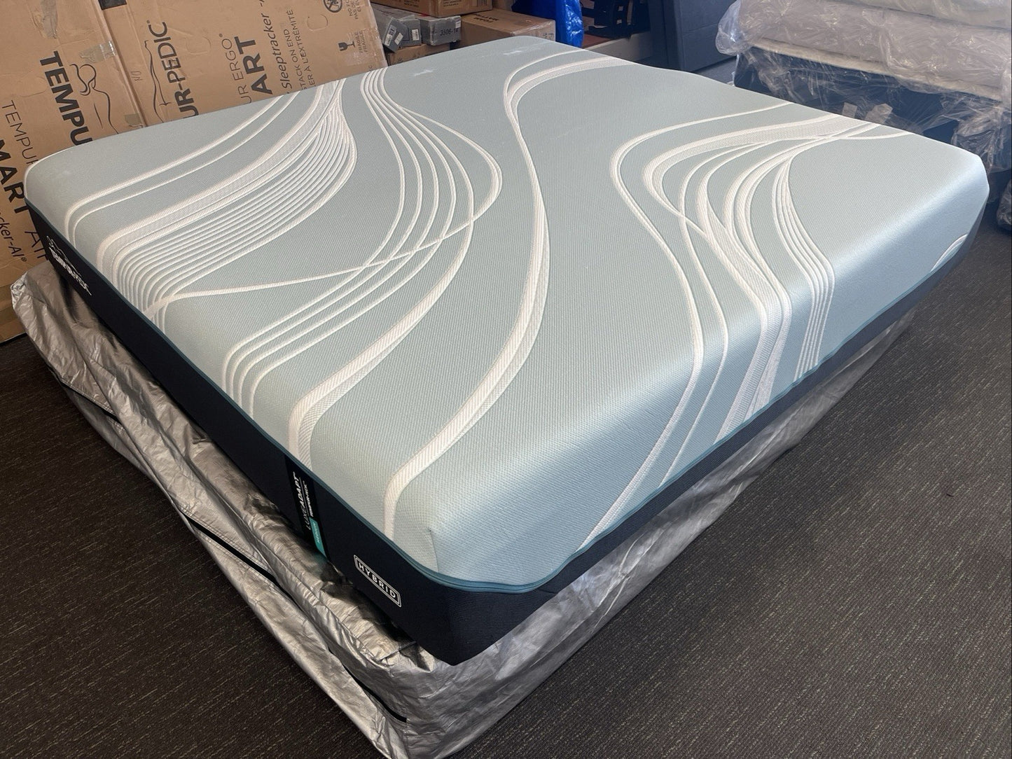 Tempur-Pedic LuxeAdapt 2.0 Medium Hybrid King Mattress CLEARANCE ITEM
