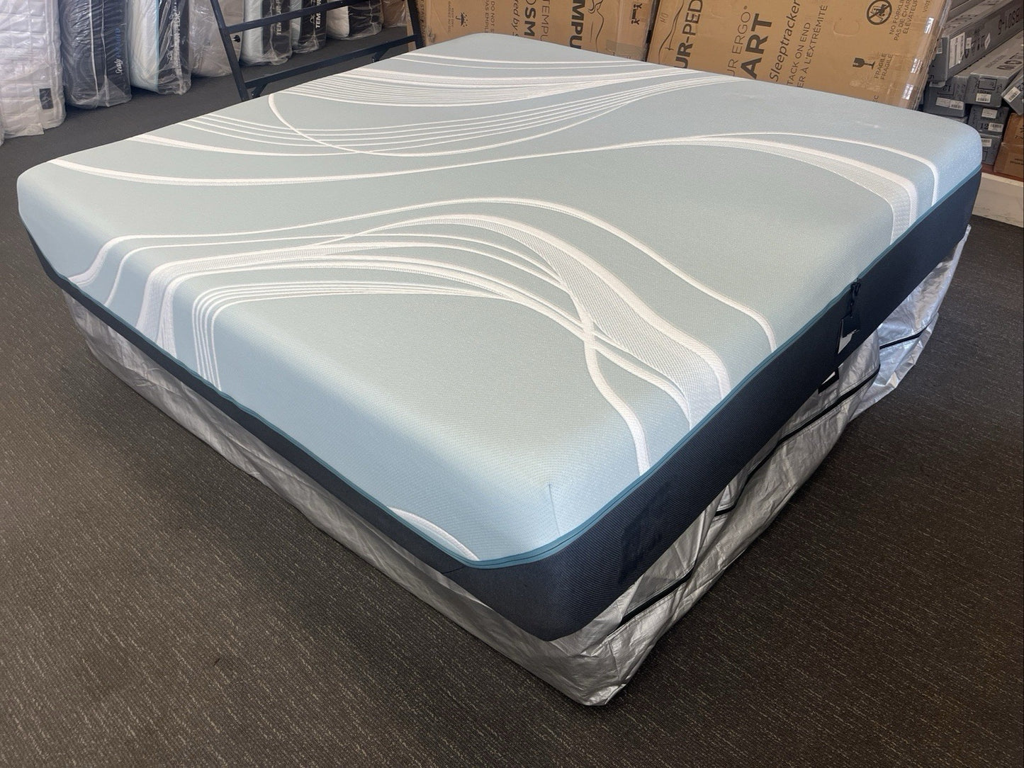 Tempur-Pedic LuxeAdapt 2.0 Medium Hybrid King Mattress CLEARANCE ITEM