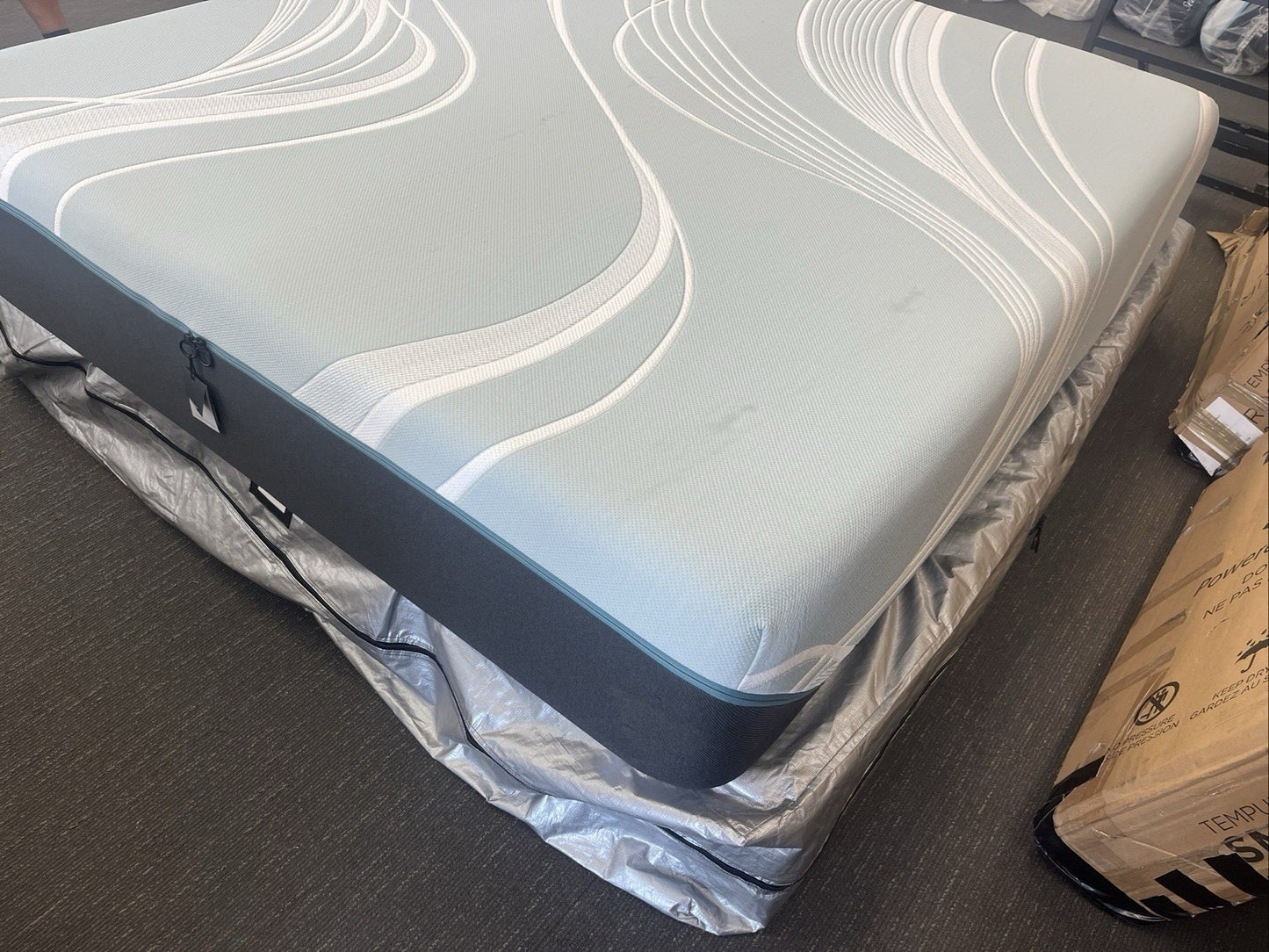 Tempur-Pedic LuxeAdapt 2.0 Medium Hybrid King Mattress CLEARANCE ITEM