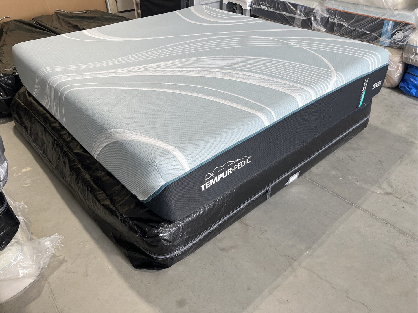 Tempur-Pedic LuxeAdapt 2.0 Medium Hybrid Queen Mattress - CLEARANCE ITEM