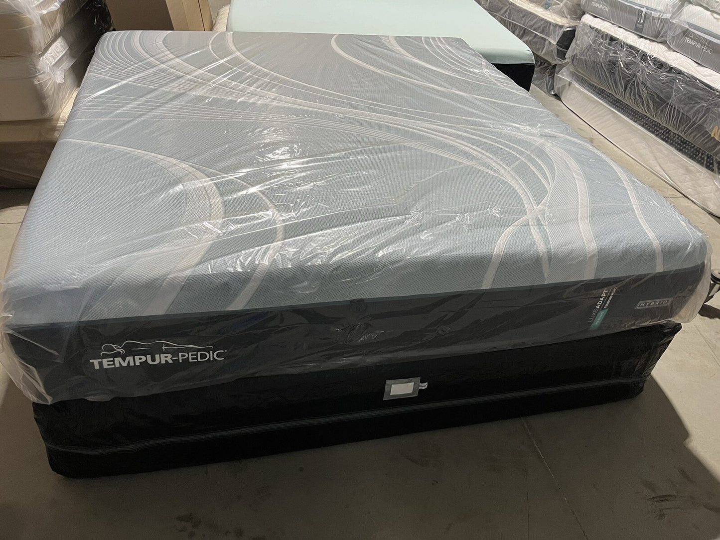 Tempur-Pedic LuxeAdapt 2.0 Medium Hybrid Queen Mattress - CLEARANCE ITEM