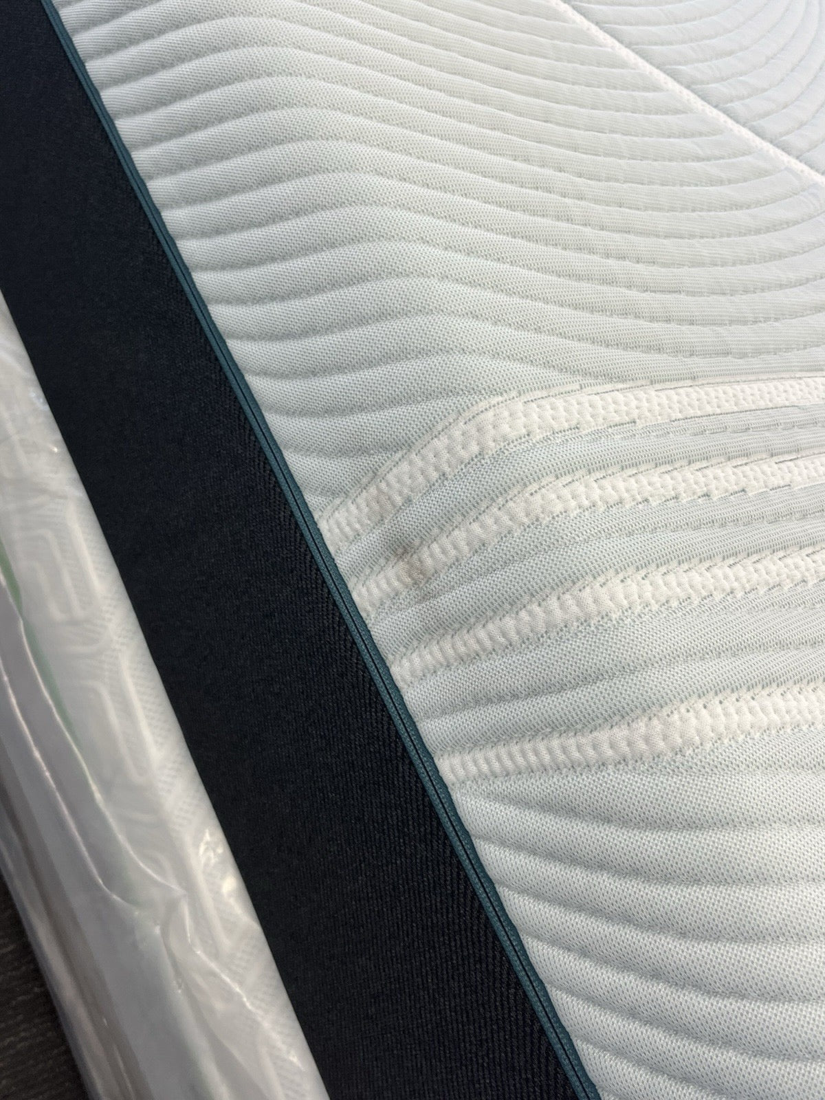 Tempurpedic ProAdapt Medium Hybrid 2.0 King Mattress