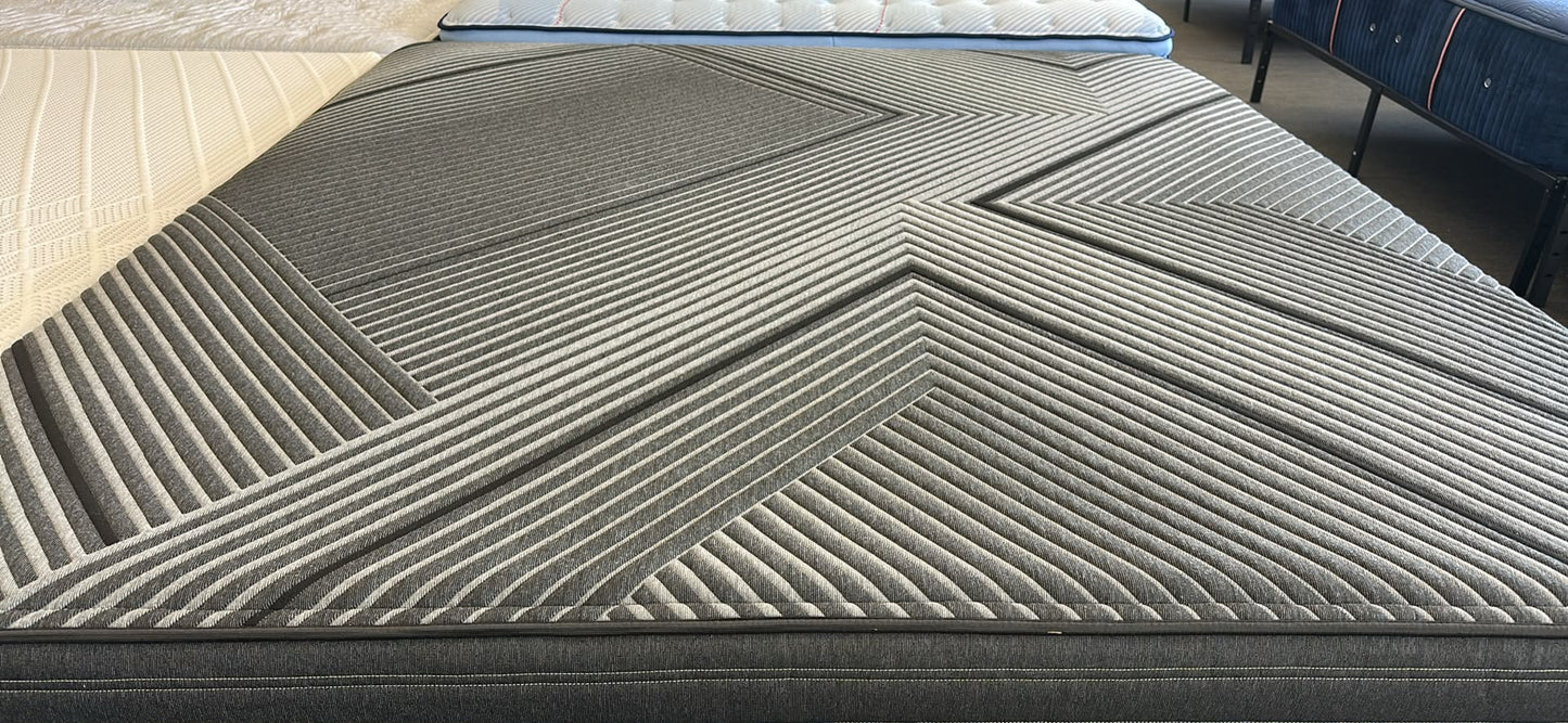King Beautyrest Black Hybrid LX-Class Medium – Only $1,299!