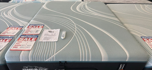 Tempur-Pedic LuxeAdapt® 2.0 Firm Queen + BT6500 Adjustable Base Bundle