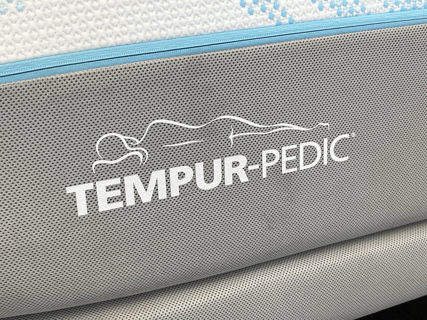 Tempurpedic ActiveBreeze Medium Hybrid QUEEN Mattress + ProSmart Air Adjustable Base