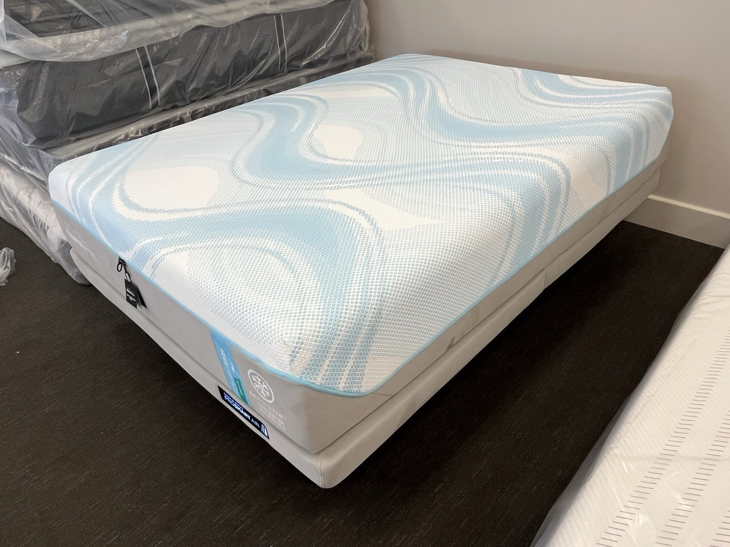 Tempurpedic ActiveBreeze Medium Hybrid QUEEN Mattress + ProSmart Air Adjustable Base