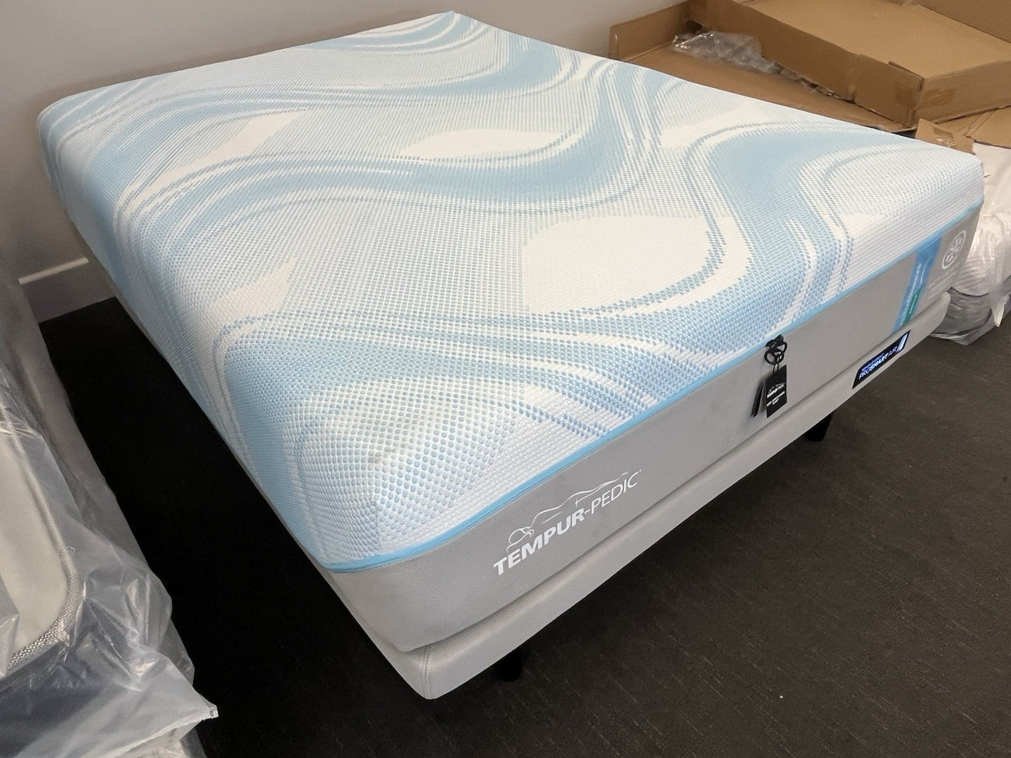 Tempurpedic ActiveBreeze Medium Hybrid QUEEN Mattress + ProSmart Air Adjustable Base